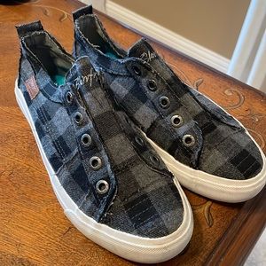 Blowfish tennis shoe